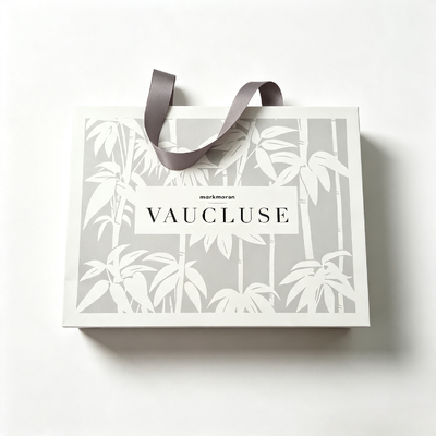 Bon prix Sacs cadeaux haut de gamme recyclés fabriqués à partir de papier d'art recyclable avec un design en relief de feuilles de bambou et une poignée en ruban de satin en ligne