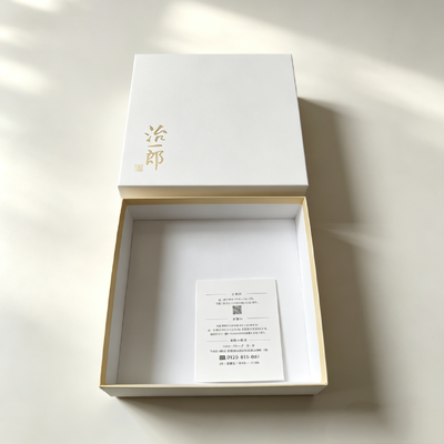 Bon prix Boîtes d'emballage de chocolat de style japonais minimaliste et élégant, avec pelliculage mat et bordure intérieure dorée claire, parfaites pour les snacks cuits au four en ligne