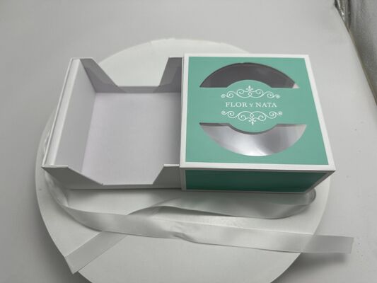 Bon prix Boîte en carton personnalisée pour gâteaux proposant divers styles : boîte à tiroir, boîte en forme de livre et boîte à couvercle et fond avec gaufrage et vernis UV en ligne