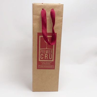 Bon prix Le cadeau de bouteille de vin rouge de sac de papier d'emballage de poignée de ruban met en sac l'épaisseur de 0.30mm en ligne