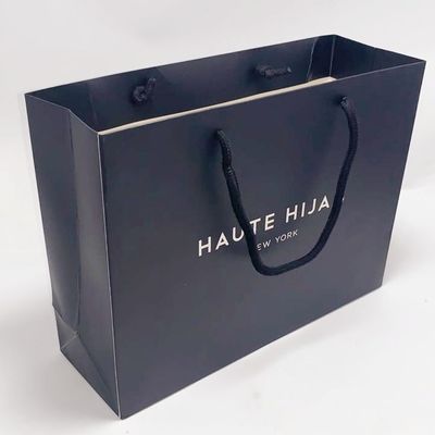 Bon prix Le cadeau réutilisé élégant met en sac les sacs de Papier d'emballage personnalisés par carton avec l'embase en ligne