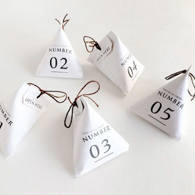 Bon prix Les sacs réutilisés de cadeau de papier d'emballage ont personnalisé les sacs métalliques de sucrerie d'aluminium avec la corde en ligne