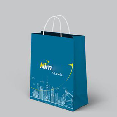 Bon prix 210gsm a imprimé les sacs en papier blancs réutilisés CMYK de sacs en papier ou la couleur de Pantone en ligne