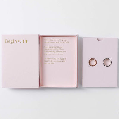 Bon prix Boîte à bijoux de boucle d'oreille de boîte de papier de bijoux de couples avec l'insertion de papier ondulé en ligne