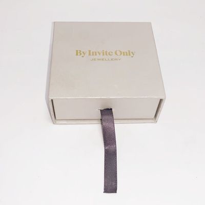 Bon prix Type couleur blanche de boîte de papier de bijoux, boîte-cadeau de tiroir de bijoux réutilisés en ligne