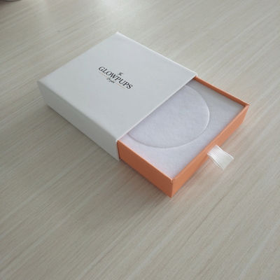 Bon prix Emballage fait sur commande de boîte-cadeau de carton de bracelets blancs des boîtes à bijoux 157gsm en ligne