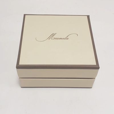 Bon prix Emballage crémeux de cadeau de boîte en carton de couleur de bijoux de glace à extrémité élevé de boîte de papier en ligne
