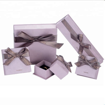 Bon prix Caisse d'emballage imprimée faite main de bijoux de boîte de papier de bijoux avec des douilles en ligne